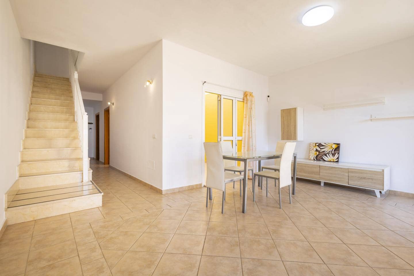 Piso de 3 habitaciones en Tuineje en venta con piscina garaje - 285.000 € (Ref: 9510239)