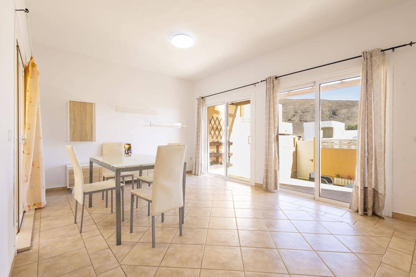 Piso de 3 habitaciones en Tuineje en venta con piscina garaje - 285.000 € (Ref: 9510239)