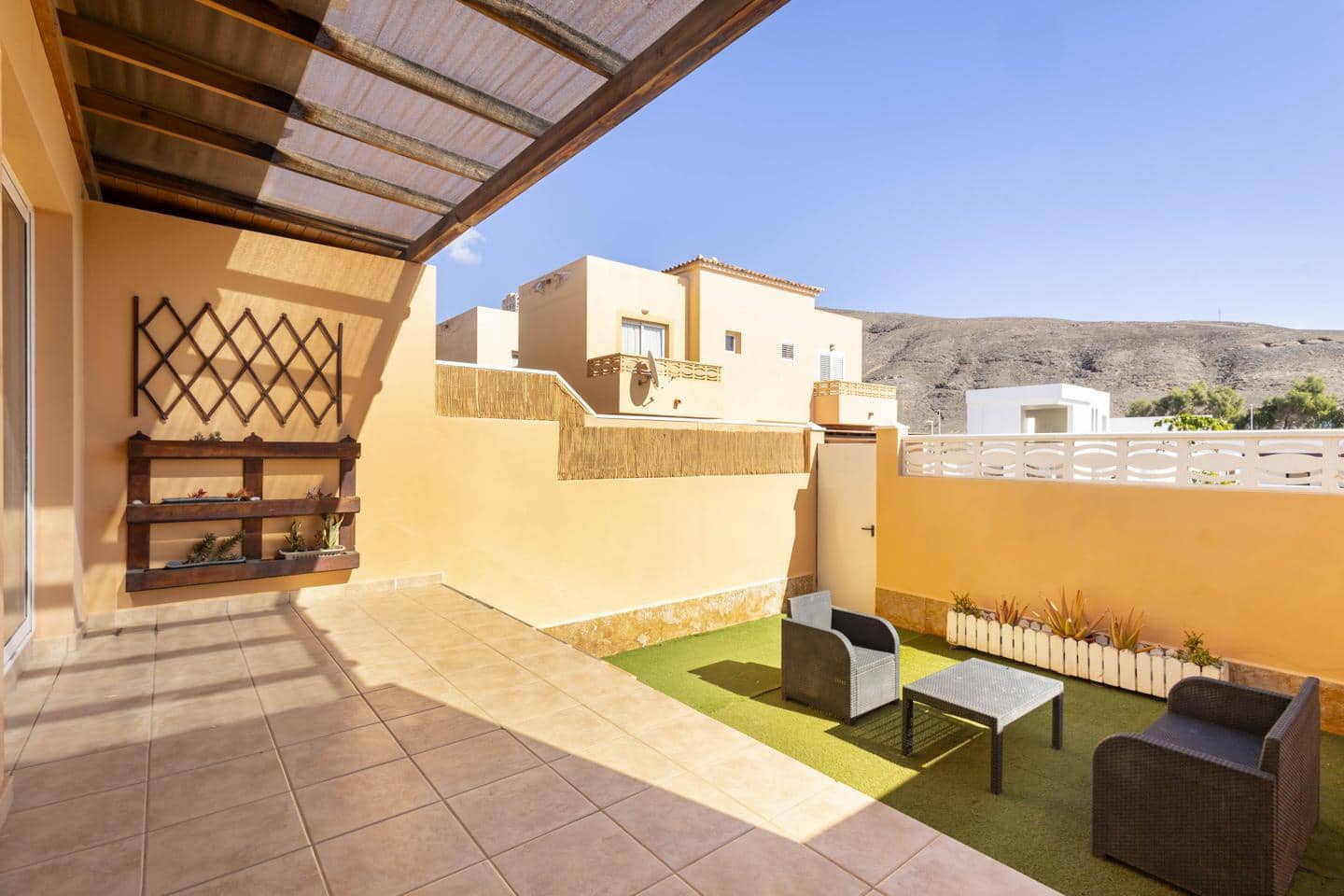 Piso de 3 habitaciones en Tuineje en venta con piscina garaje - 285.000 € (Ref: 9510239)