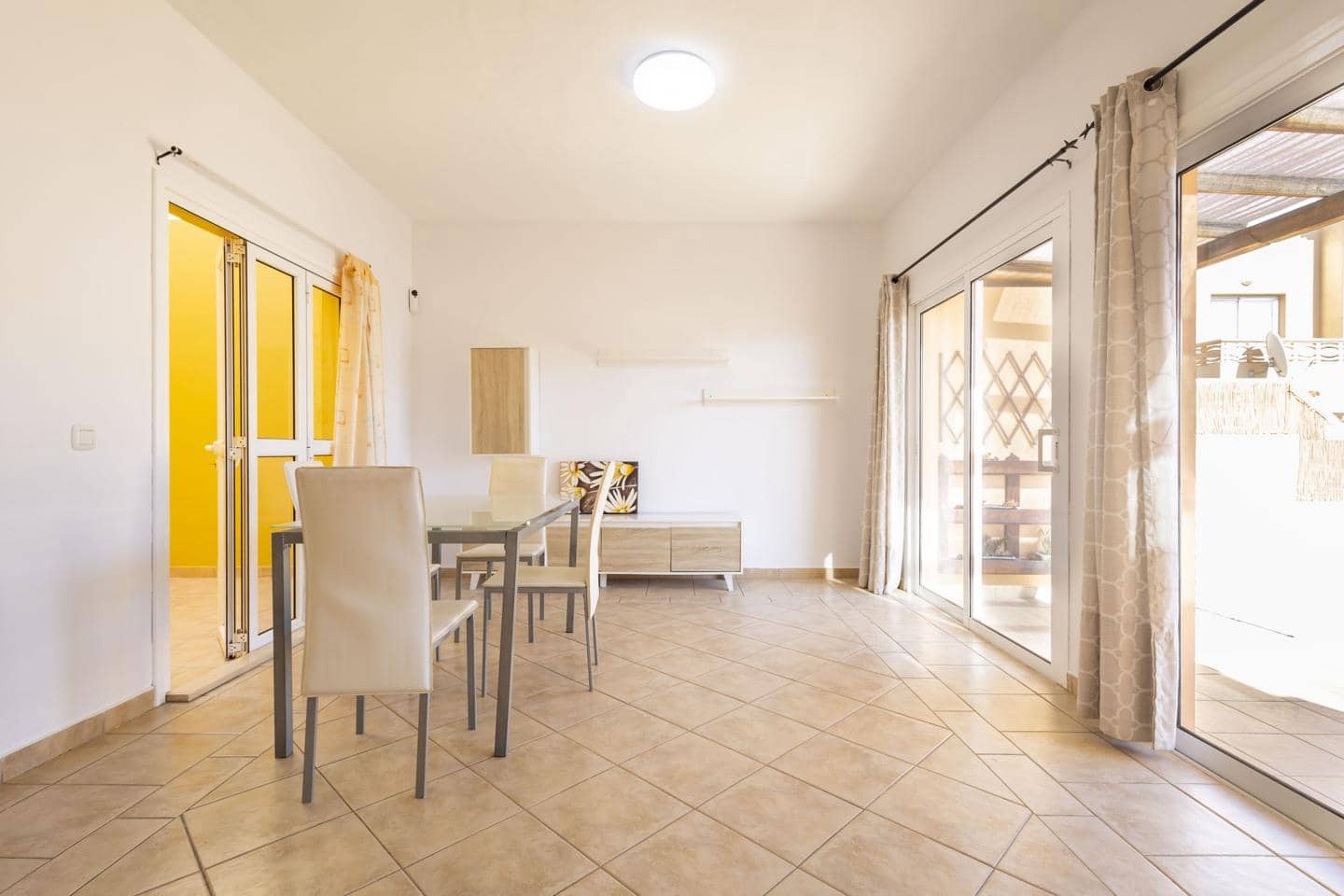 Piso de 3 habitaciones en Tuineje en venta con piscina garaje - 285.000 € (Ref: 9510239)