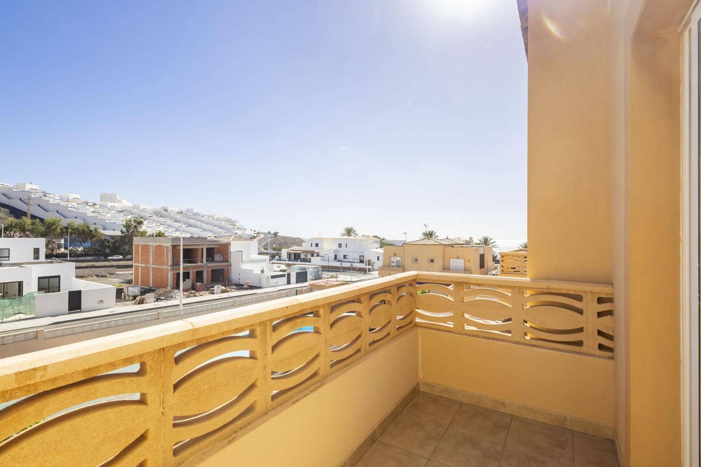 Piso de 3 habitaciones en Tuineje en venta con piscina garaje - 285.000 € (Ref: 9510239)