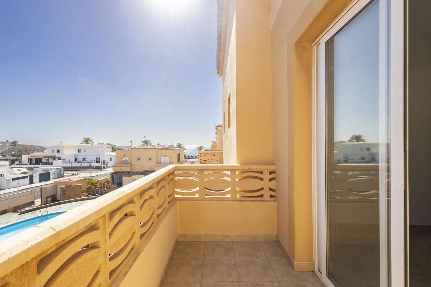 Piso de 3 habitaciones en Tuineje en venta con piscina garaje - 285.000 € (Ref: 9510239)