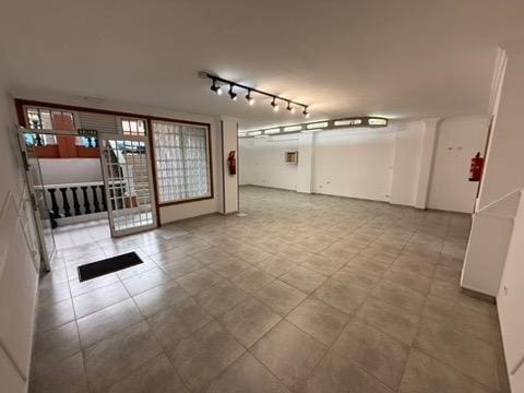 Entreprise de 2 chambres à louer à Santa Ursula - 750 € (Ref: 9572159)