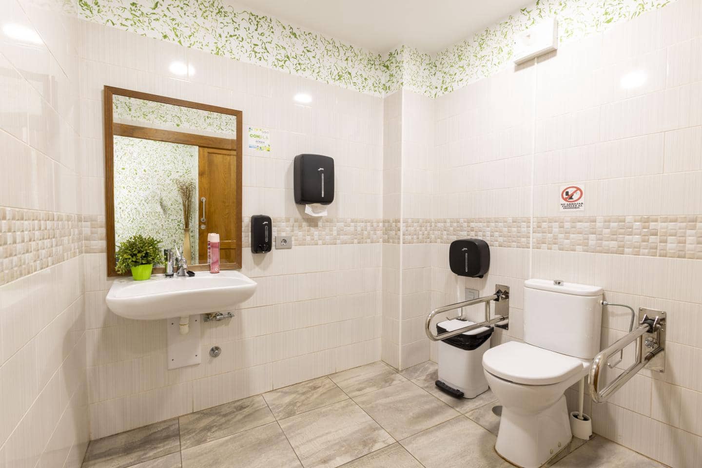 1 soveværelse Virksomhed til leje i Puerto de la Cruz - € 2.000 (Ref: 9598136)