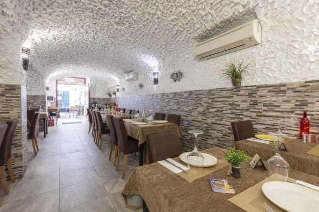 1 soveværelse Virksomhed til leje i Puerto de la Cruz - € 2.000 (Ref: 9598136)