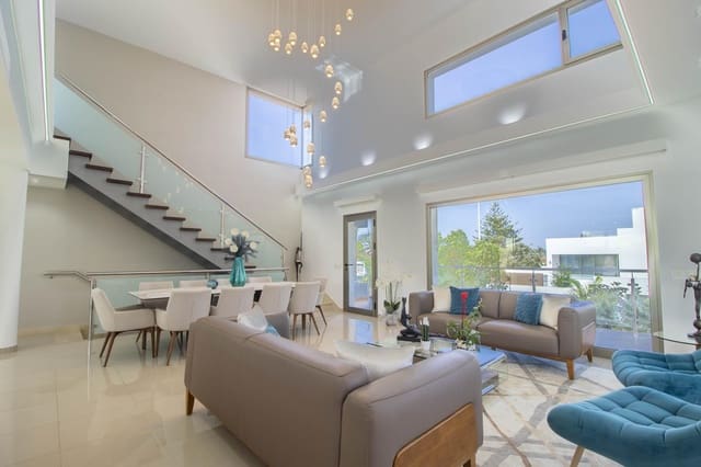 Chalet de 4 habitaciones en Puerto de la Cruz en venta - 1.250.000 € (Ref: 9598211)