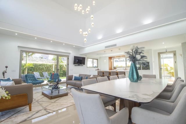 Chalet de 4 habitaciones en Puerto de la Cruz en venta - 1.250.000 € (Ref: 9598211)