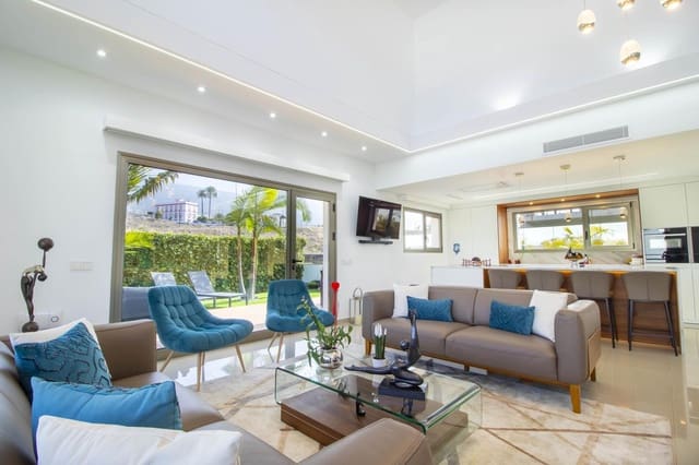 Chalet de 4 habitaciones en Puerto de la Cruz en venta - 1.250.000 € (Ref: 9598211)