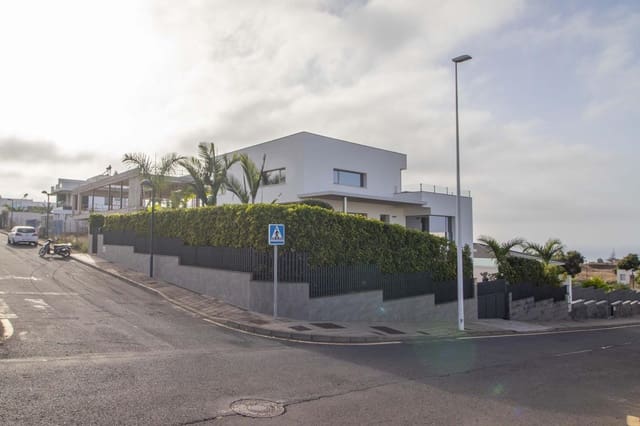 Chalet de 4 habitaciones en Puerto de la Cruz en venta - 1.250.000 € (Ref: 9598211)