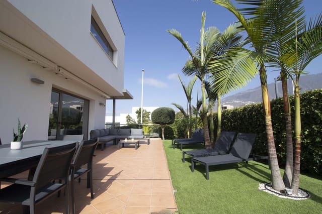 Chalet de 4 habitaciones en Puerto de la Cruz en venta - 1.250.000 € (Ref: 9598211)
