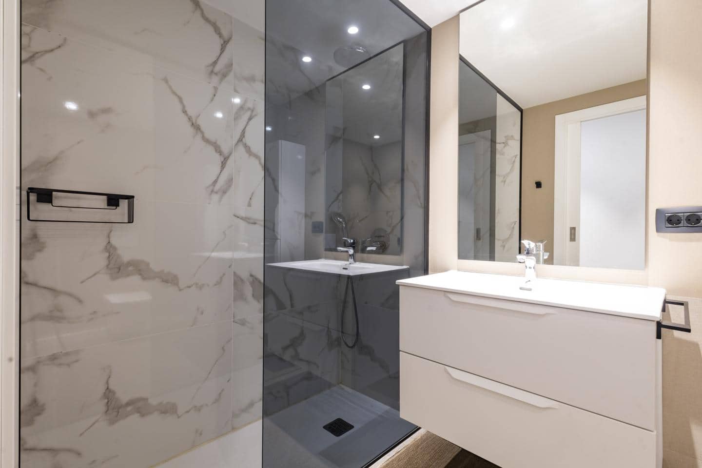 3 bedroom Flat for sale in Santa Cruz de Tenerife - € 765,000 (Ref: 9603082)