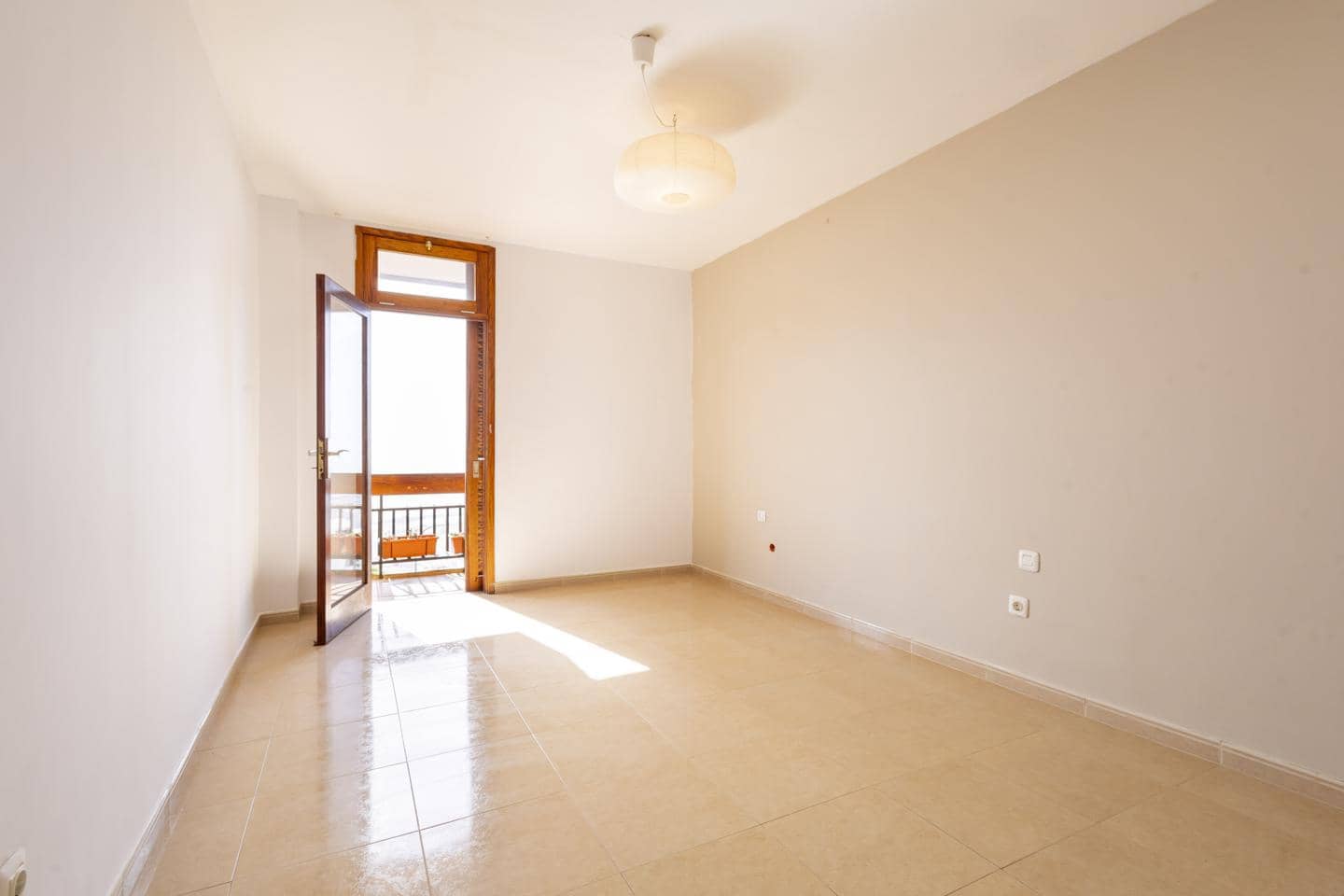 4 soveværelse Lejlighed til leje i Santa Cruz de Tenerife - € 1.200 (Ref: 9645622)