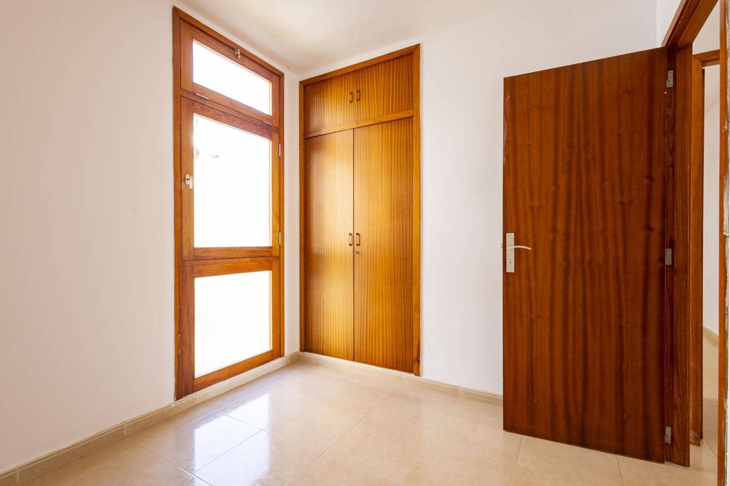 4 soveværelse Lejlighed til leje i Santa Cruz de Tenerife - € 1.200 (Ref: 9645622)