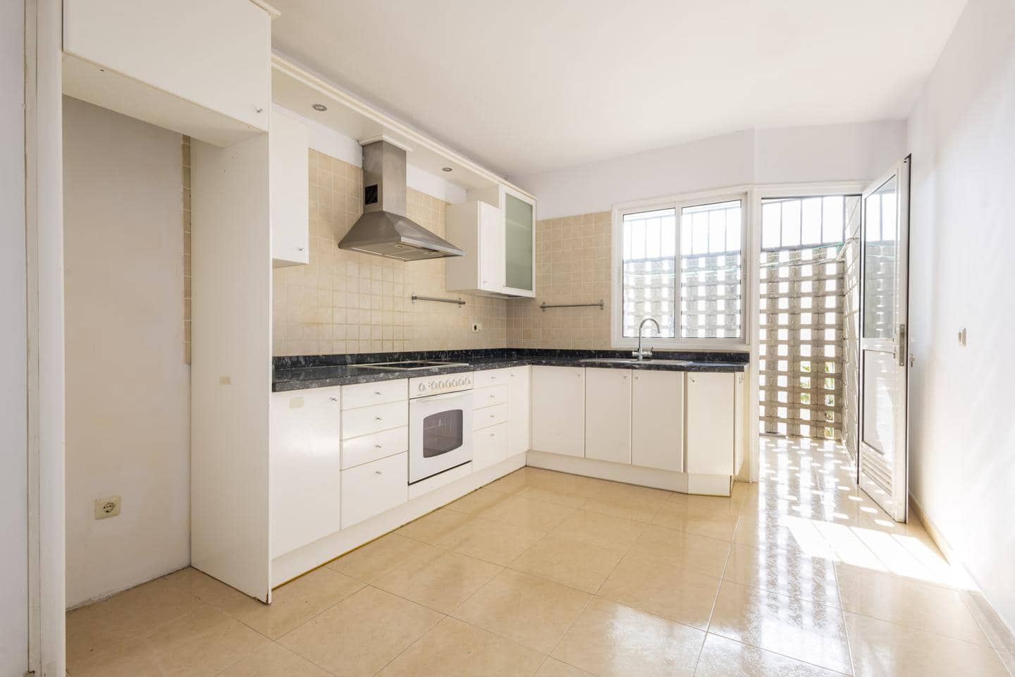 4 soveværelse Lejlighed til leje i Santa Cruz de Tenerife - € 1.200 (Ref: 9645622)