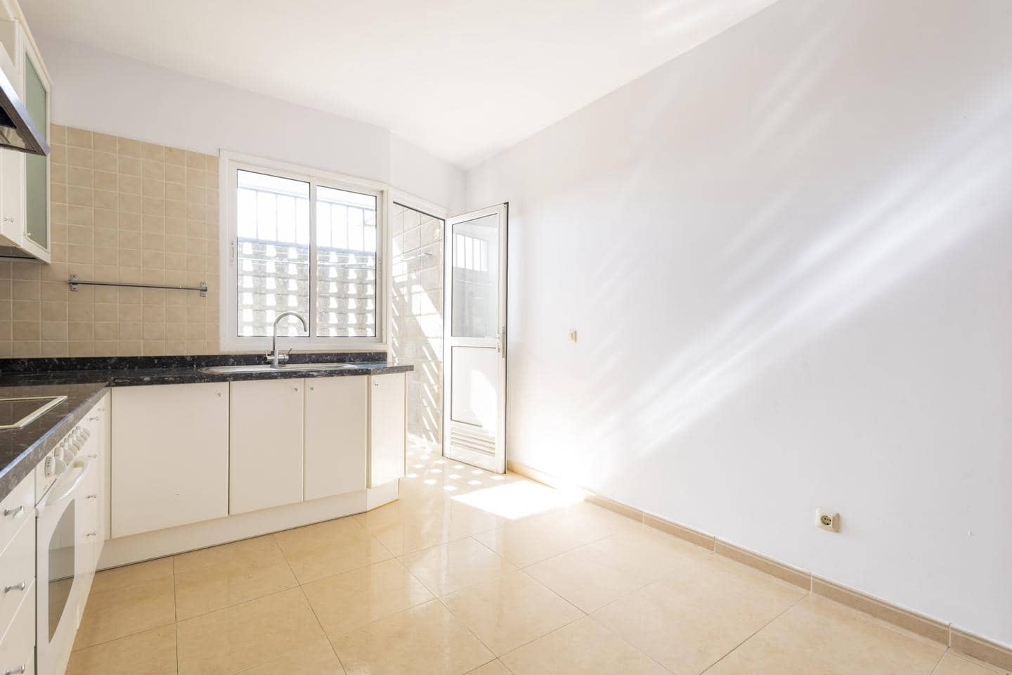 4 soveværelse Lejlighed til leje i Santa Cruz de Tenerife - € 1.200 (Ref: 9645622)