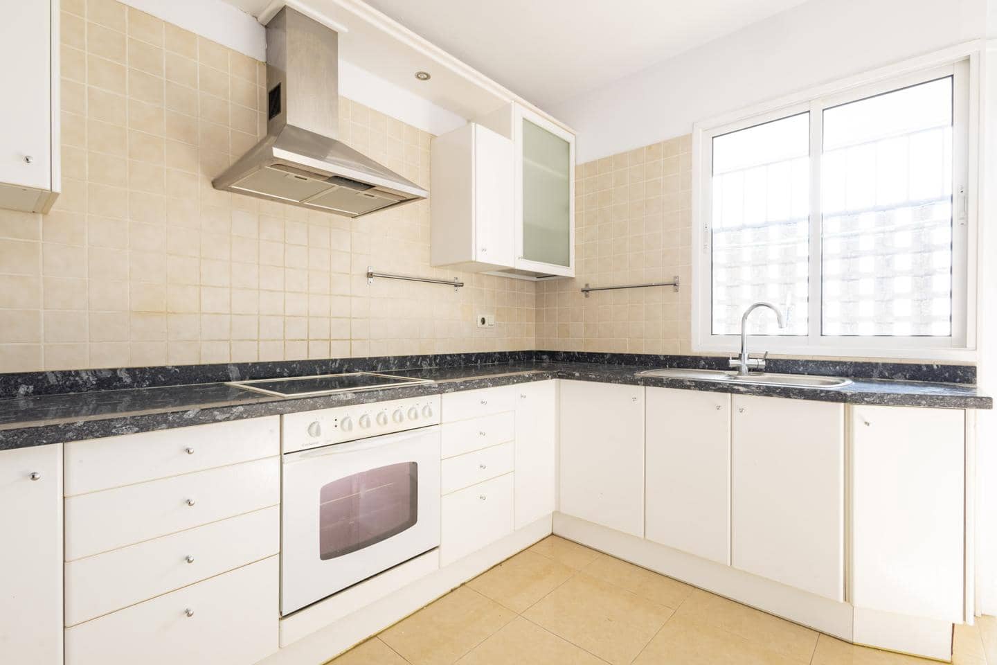 4 soveværelse Lejlighed til leje i Santa Cruz de Tenerife - € 1.200 (Ref: 9645622)