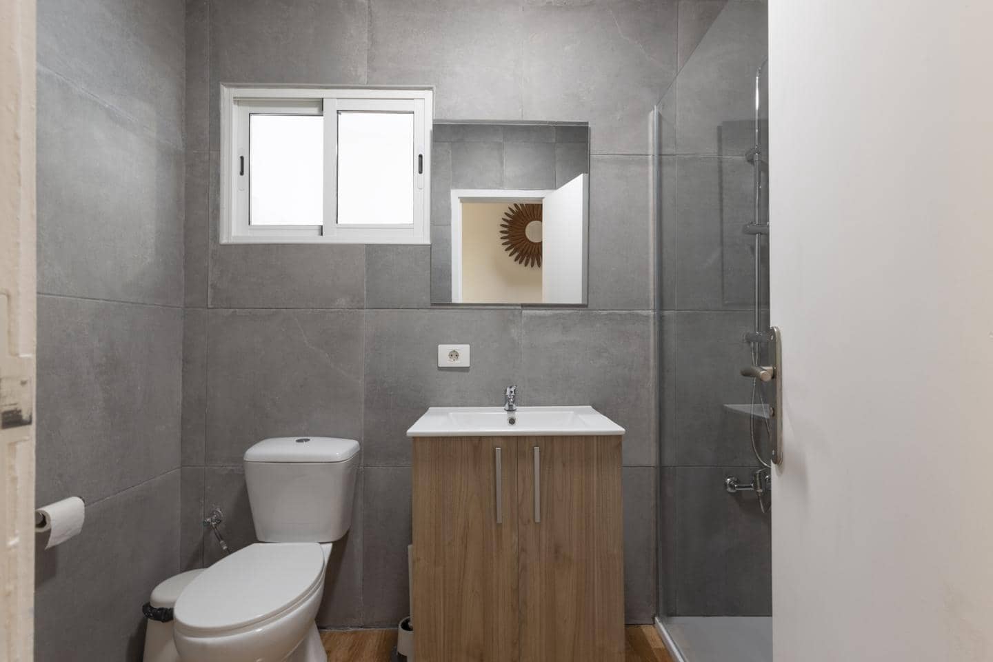 3 quarto Apartamento para arrendar em Santa Cruz de Tenerife - 1 050 € (Ref: 9667229)