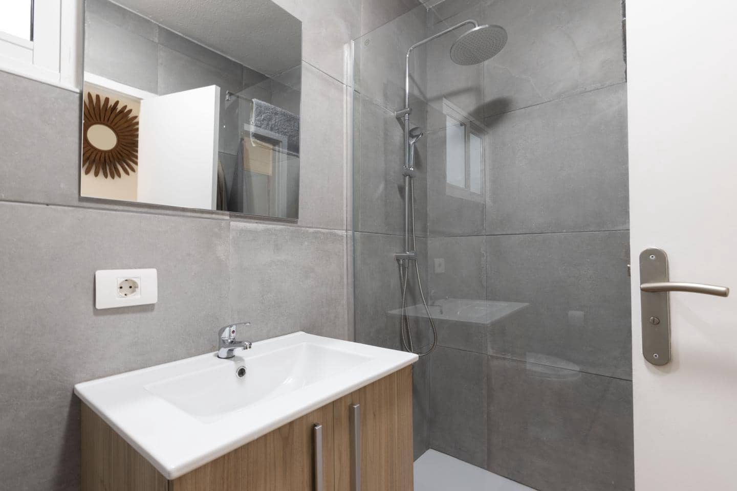 3 quarto Apartamento para arrendar em Santa Cruz de Tenerife - 1 050 € (Ref: 9667229)