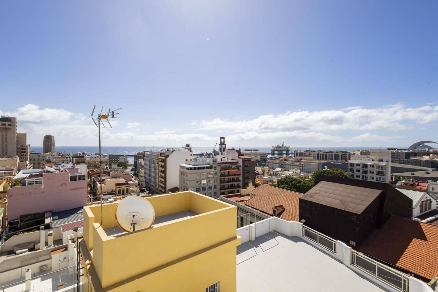 3 bedroom Flat for sale in Santa Cruz de Tenerife - € 375,000 (Ref: 9713882)