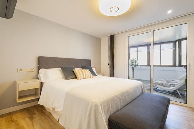 3 bedroom Flat for sale in Toscal, Santa Cruz de Tenerife with garage - € 695,000 (Ref: 9731244)