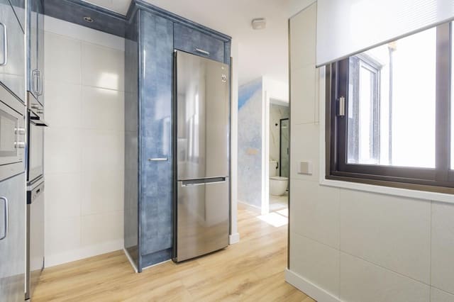 3 bedroom Flat for sale in Toscal, Santa Cruz de Tenerife with garage - € 695,000 (Ref: 9731244)