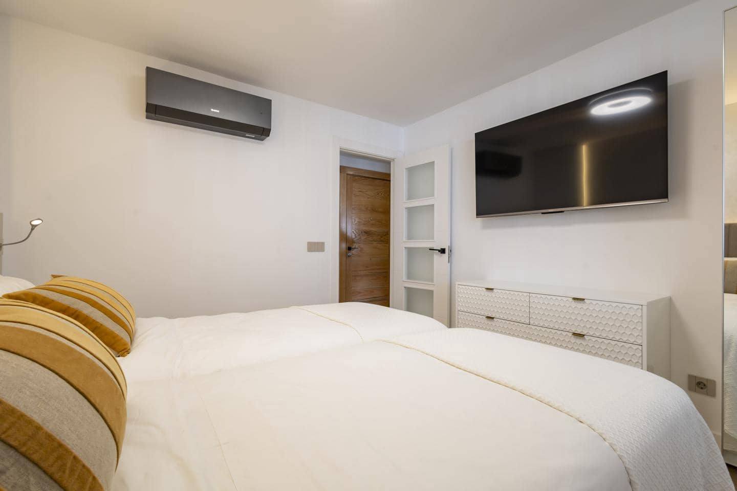 3 bedroom Flat for sale in Santa Cruz de Tenerife with garage - € 695,000 (Ref: 9731244)