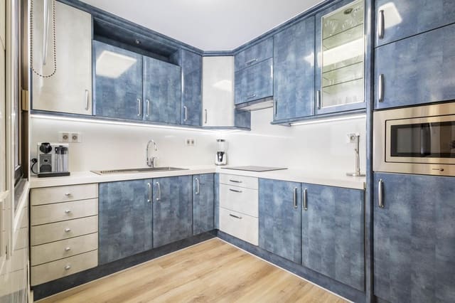 3 bedroom Flat for sale in Toscal, Santa Cruz de Tenerife with garage - € 695,000 (Ref: 9731244)