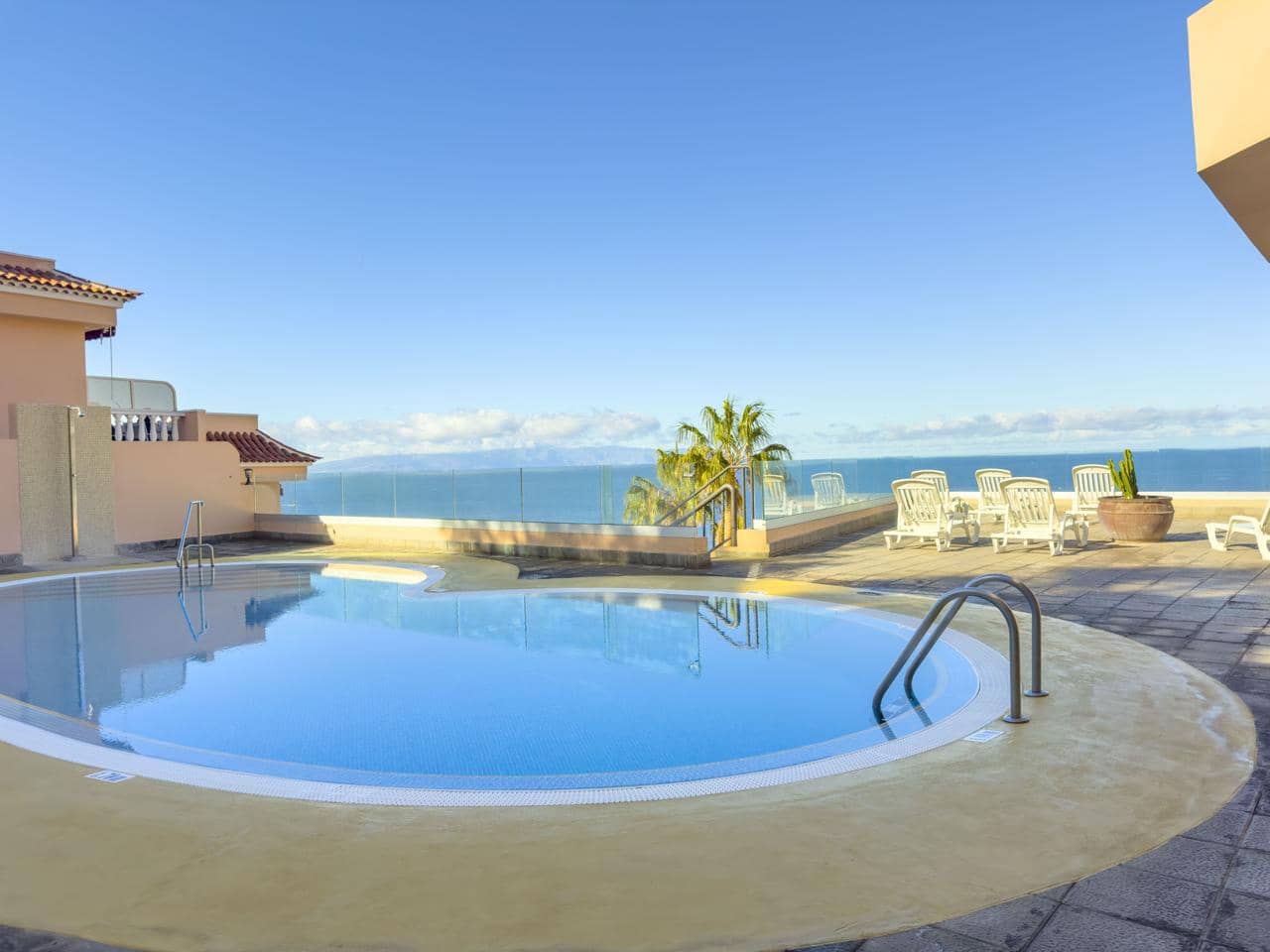 Flat for rent in Santiago del Teide - € 900 (Ref: 9737214)