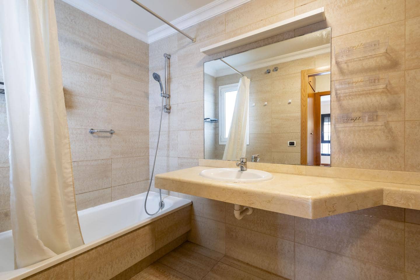 Chalet de 4 habitaciones en San Cristóbal de La Laguna en venta - 389.000 € (Ref: 9751100)