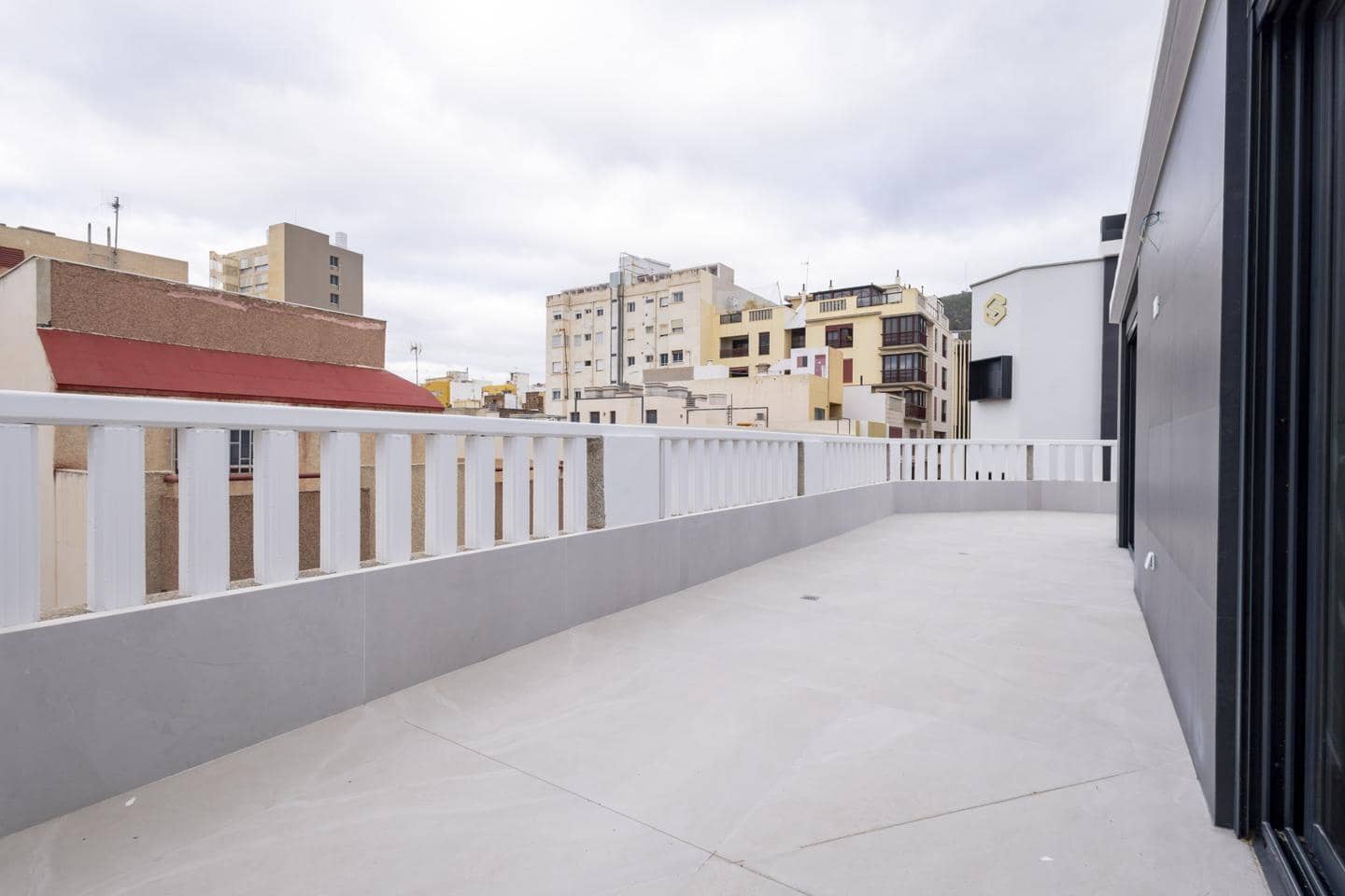 3 soveværelse Lejlighed til salg i Santa Cruz de Tenerife med garage - € 750.000 (Ref: 9775956)