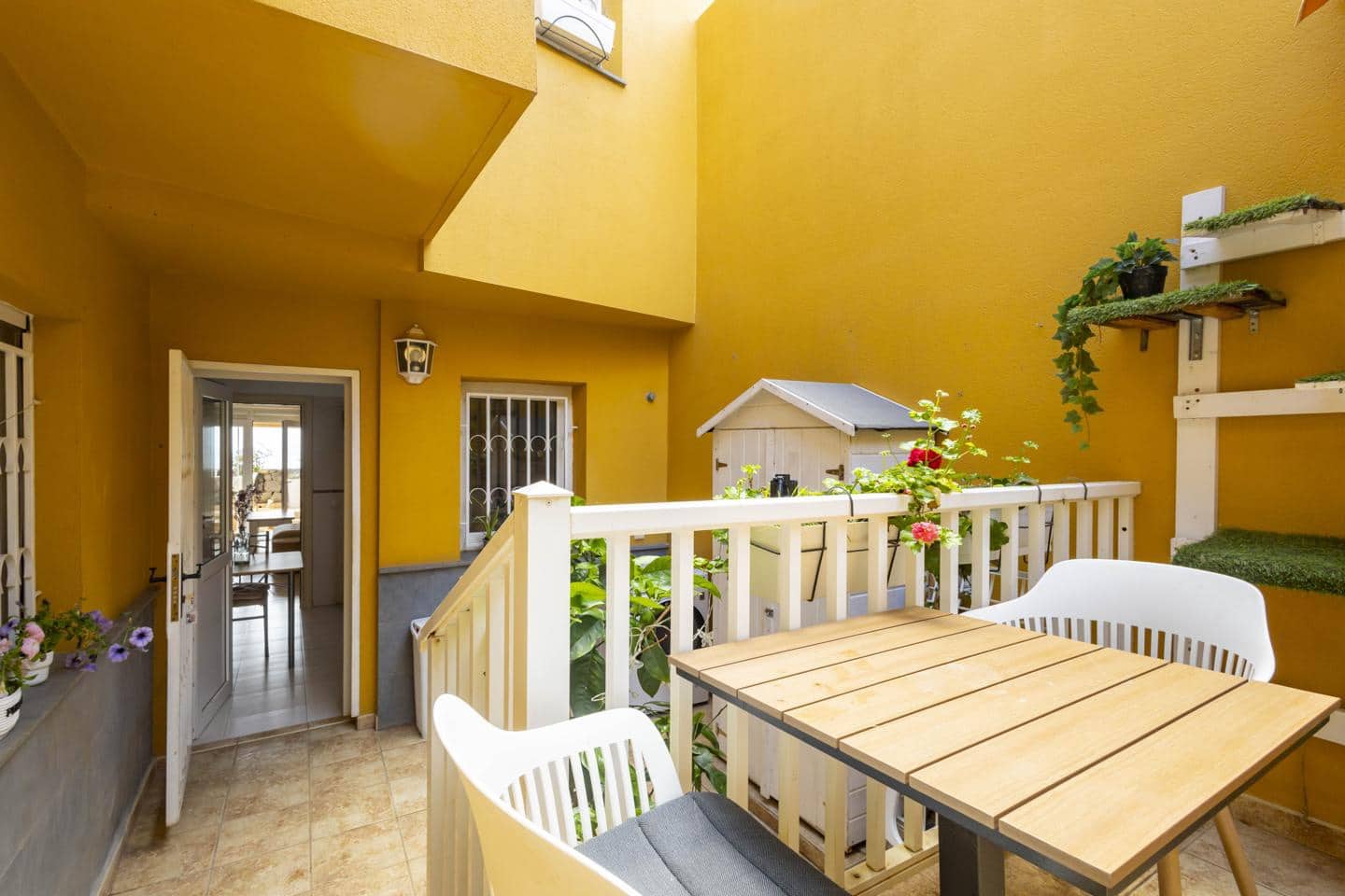 3 slaapkamer Villa te koop in Santa Cruz de Tenerife met garage - € 389.000 (Ref: 9778453)
