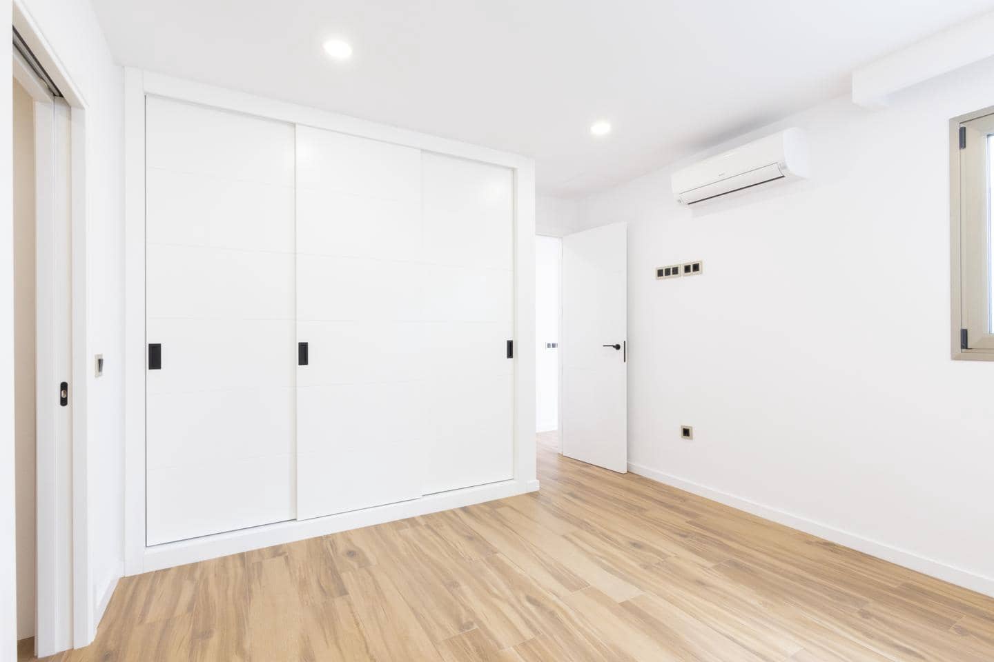 Piso de 2 habitaciones en Santiago del Teide en venta con piscina garaje - 445.000 € (Ref: 9805449)