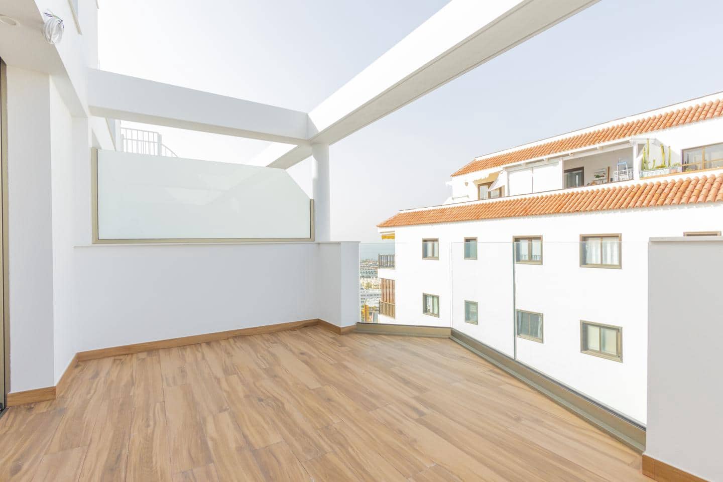 Piso de 2 habitaciones en Santiago del Teide en venta con piscina garaje - 445.000 € (Ref: 9805449)