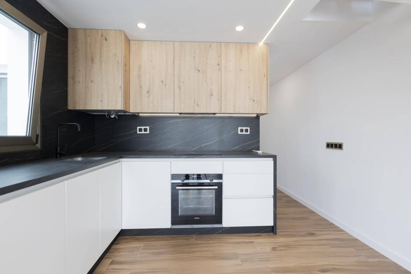 Piso de 2 habitaciones en Santiago del Teide en venta con piscina garaje - 445.000 € (Ref: 9805449)