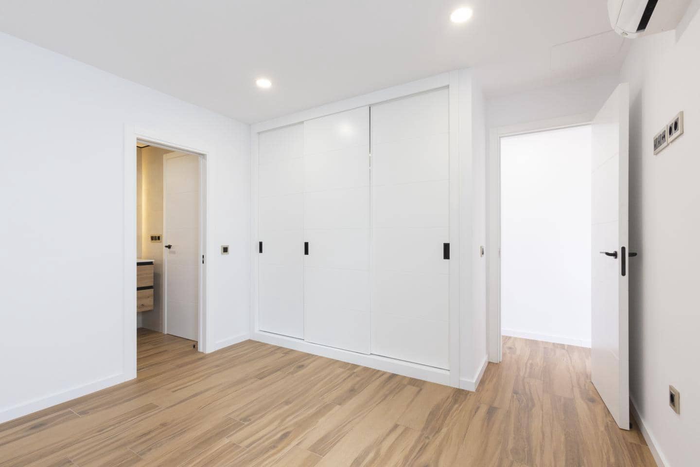 Piso de 2 habitaciones en Santiago del Teide en venta con piscina garaje - 445.000 € (Ref: 9805449)