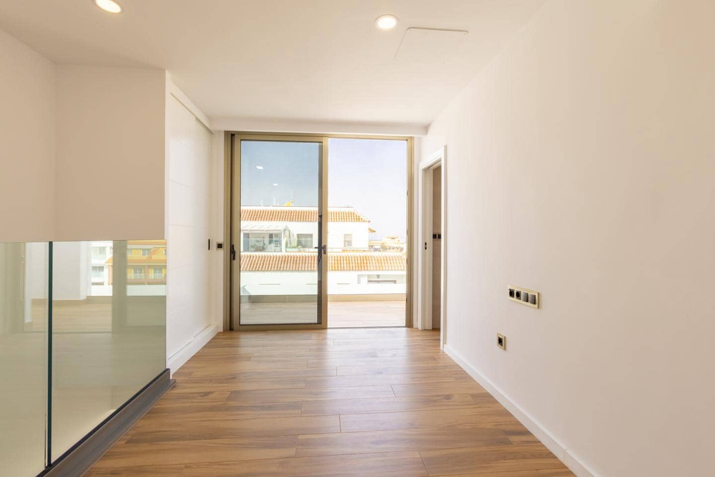 Piso de 2 habitaciones en Santiago del Teide en venta con piscina garaje - 445.000 € (Ref: 9805449)