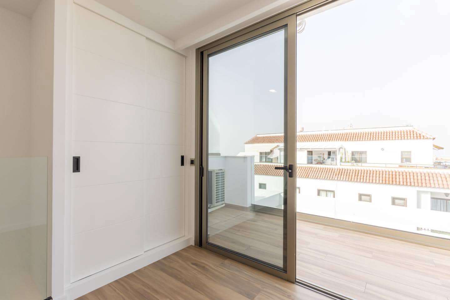 Piso de 2 habitaciones en Santiago del Teide en venta con piscina garaje - 445.000 € (Ref: 9805449)