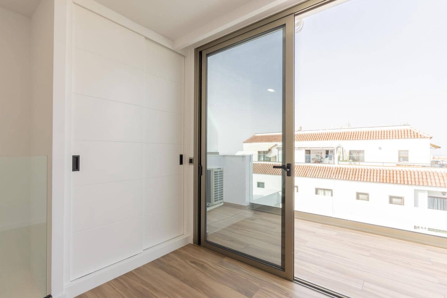 Piso de 2 habitaciones en Santiago del Teide en venta con piscina garaje - 445.000 € (Ref: 9805449)