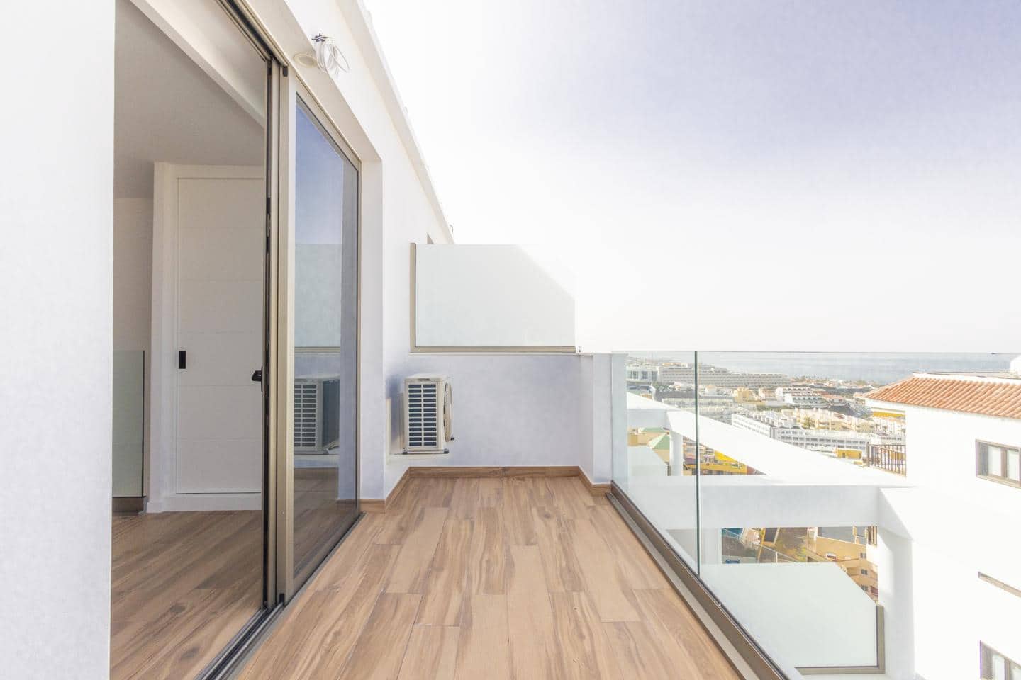 Piso de 2 habitaciones en Santiago del Teide en venta con piscina garaje - 445.000 € (Ref: 9805449)