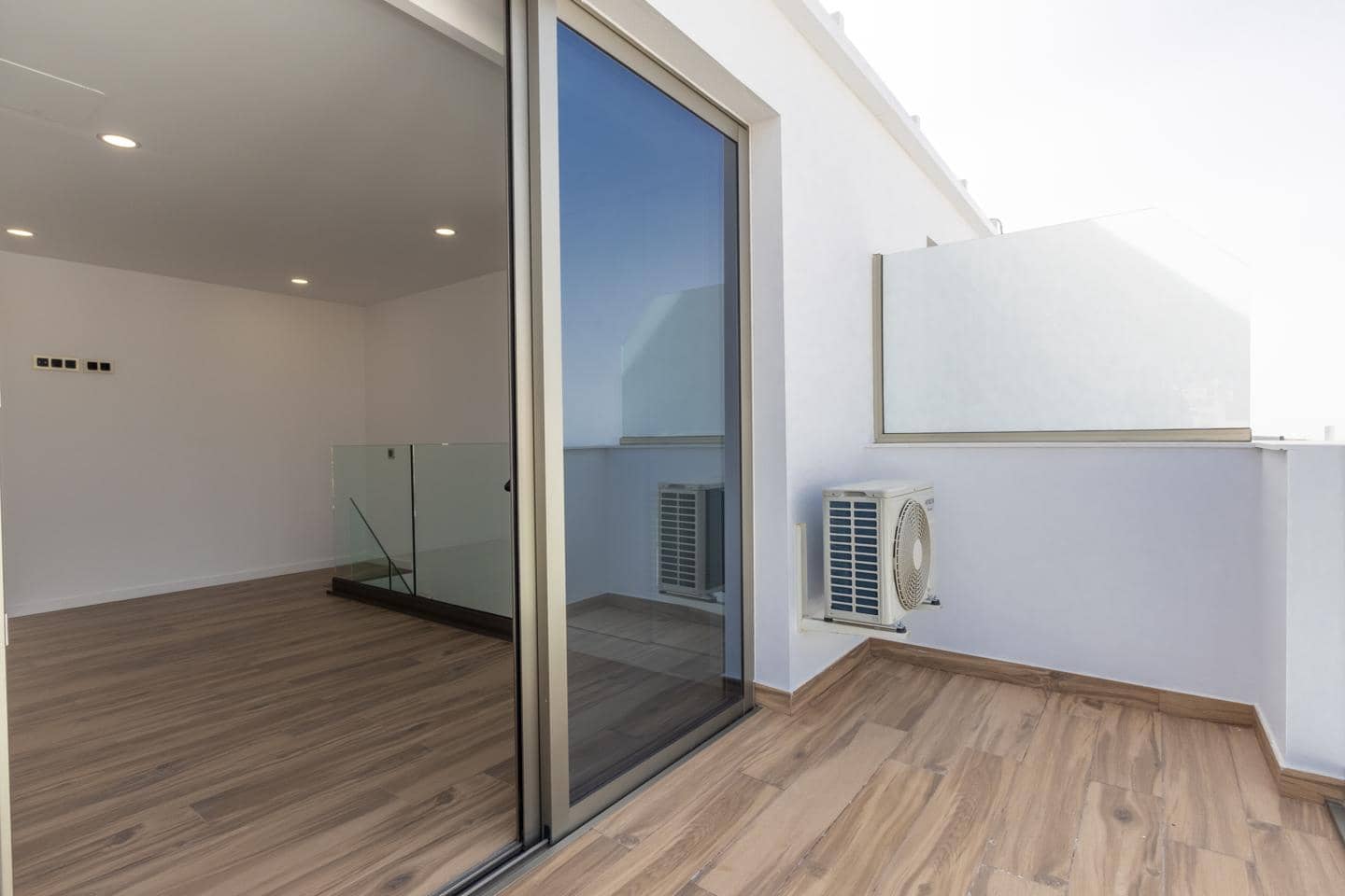 Piso de 2 habitaciones en Santiago del Teide en venta con piscina garaje - 445.000 € (Ref: 9805449)