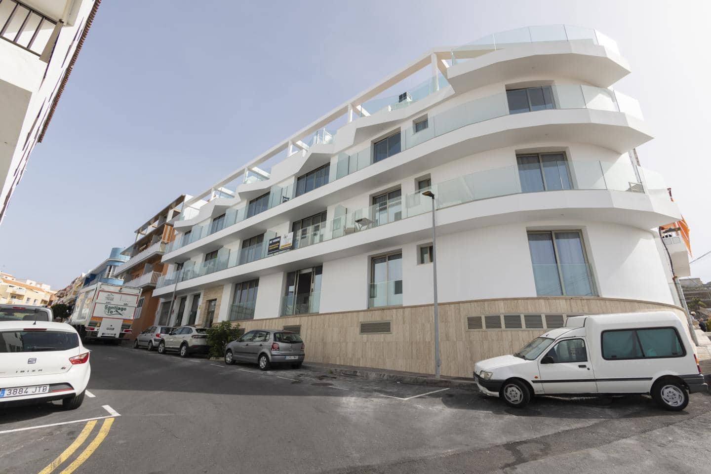 Piso de 2 habitaciones en Santiago del Teide en venta con piscina garaje - 445.000 € (Ref: 9805449)