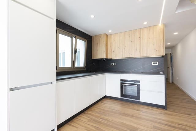 Piso de 2 habitaciones en Puerto Santiago, Santiago del Teide en venta con piscina garaje - 445.000 € (Ref: 9805449)