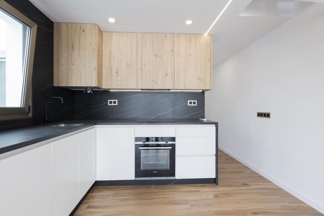 Piso de 2 habitaciones en Puerto Santiago, Santiago del Teide en venta con piscina garaje - 445.000 € (Ref: 9805449)