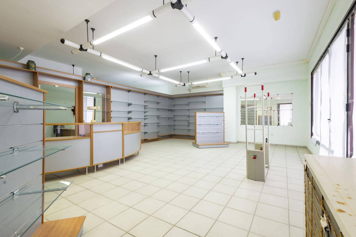 1 bedroom Business for sale in San Isidro de Abona - € 119,900 (Ref: 9816265)