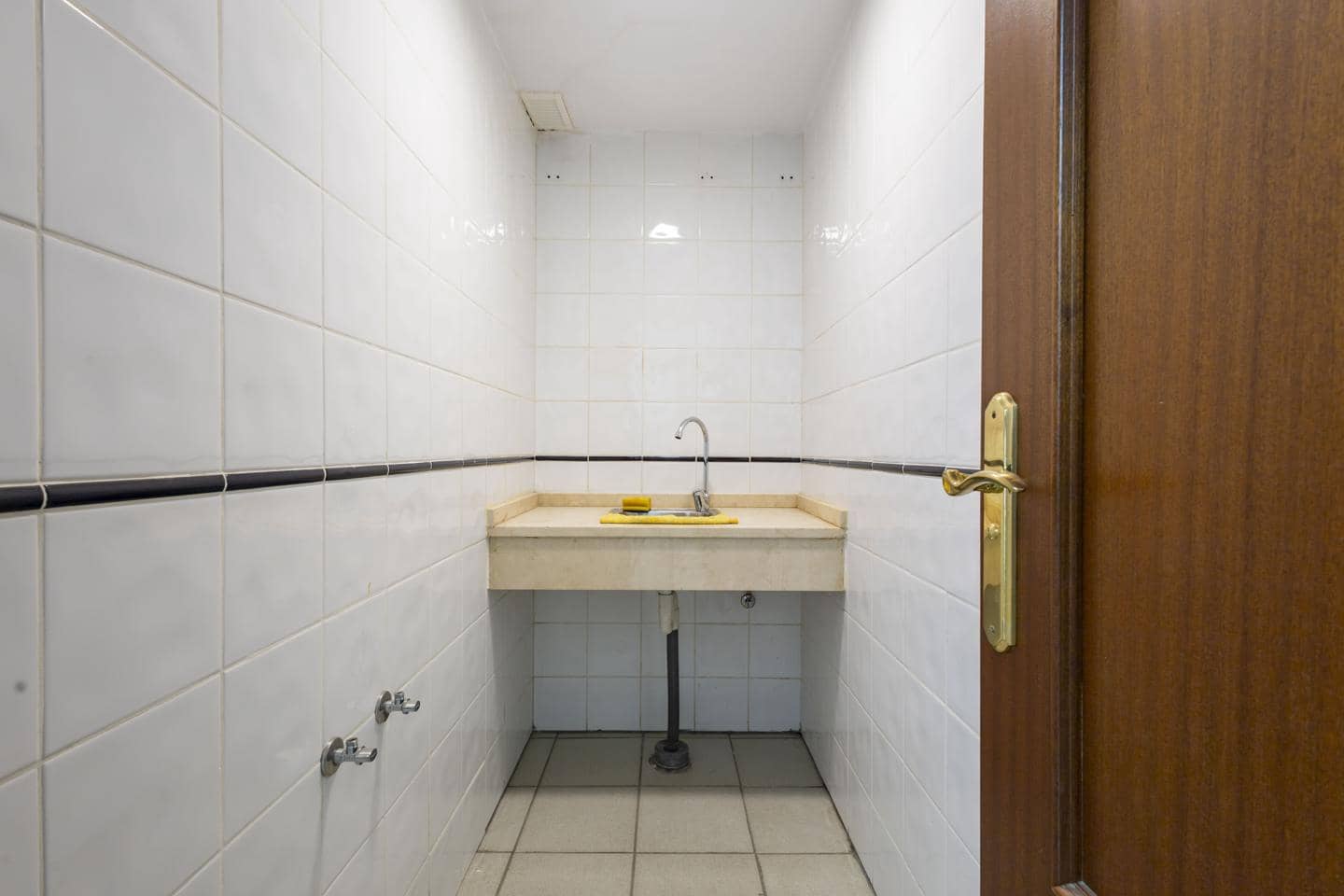 1 bedroom Business for sale in San Isidro de Abona - € 119,900 (Ref: 9816265)