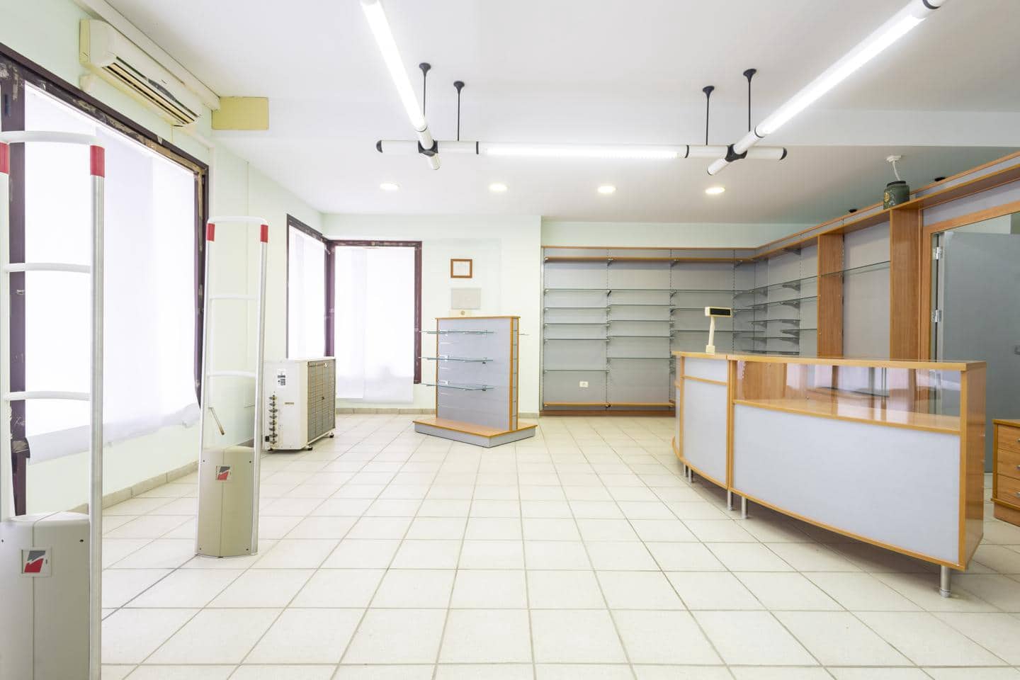 1 bedroom Business for sale in San Isidro de Abona - € 119,900 (Ref: 9816265)
