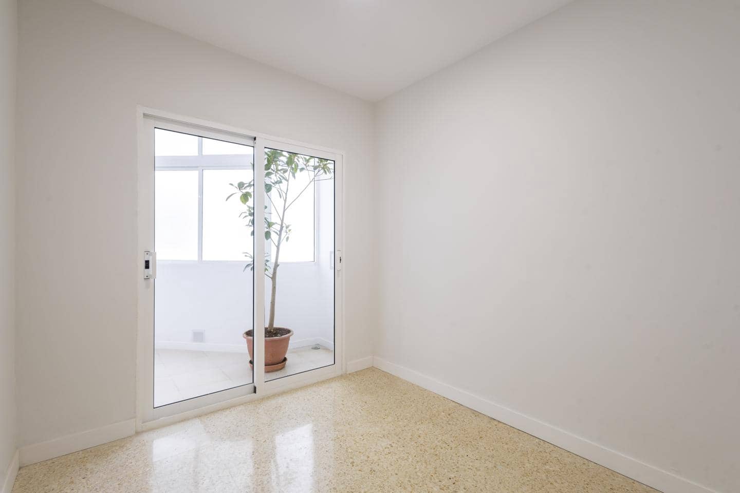 3 soveværelse Lejlighed til leje i Santa Cruz de Tenerife - € 1.300 (Ref: 9816410)