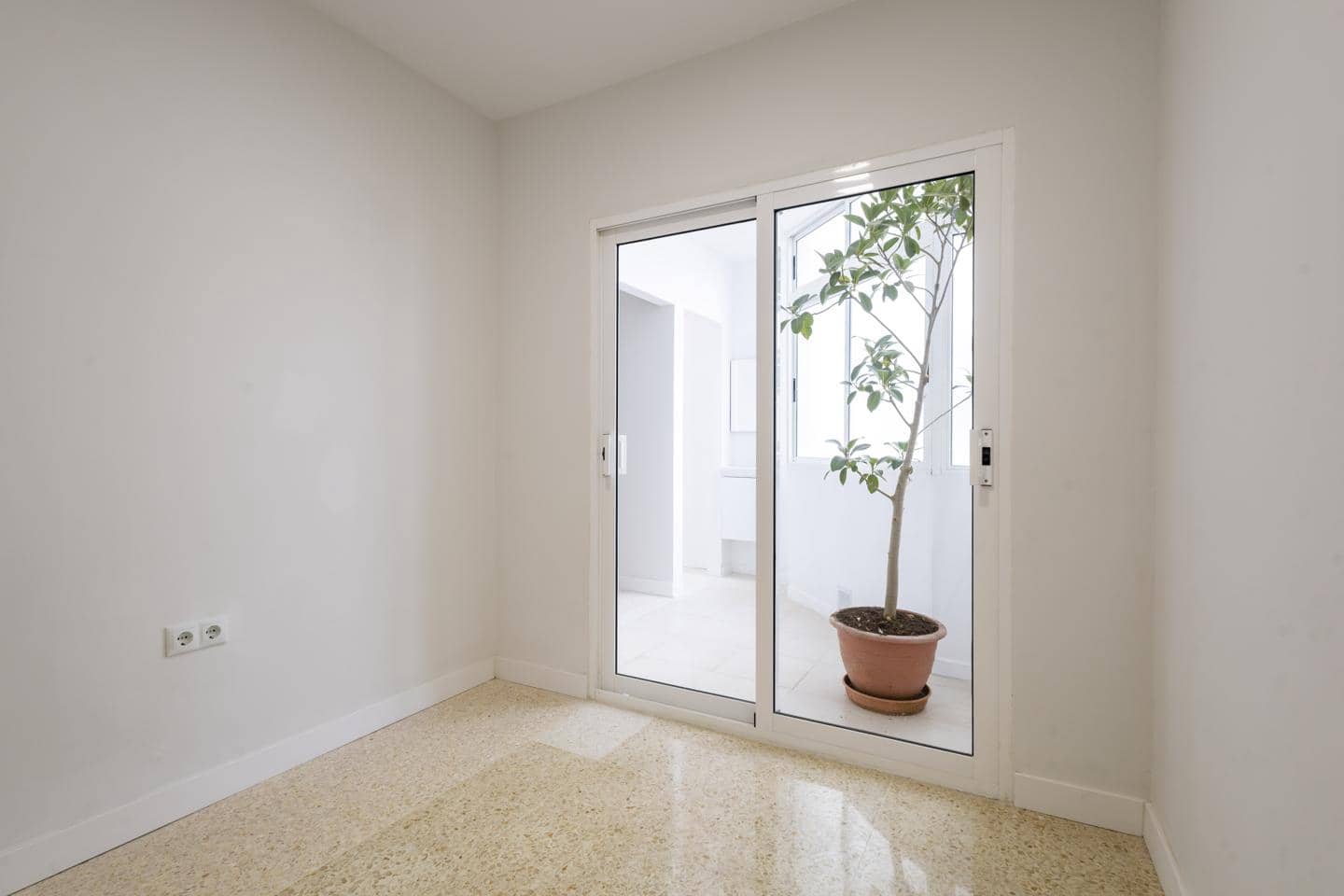 3 soveværelse Lejlighed til leje i Santa Cruz de Tenerife - € 1.300 (Ref: 9816410)