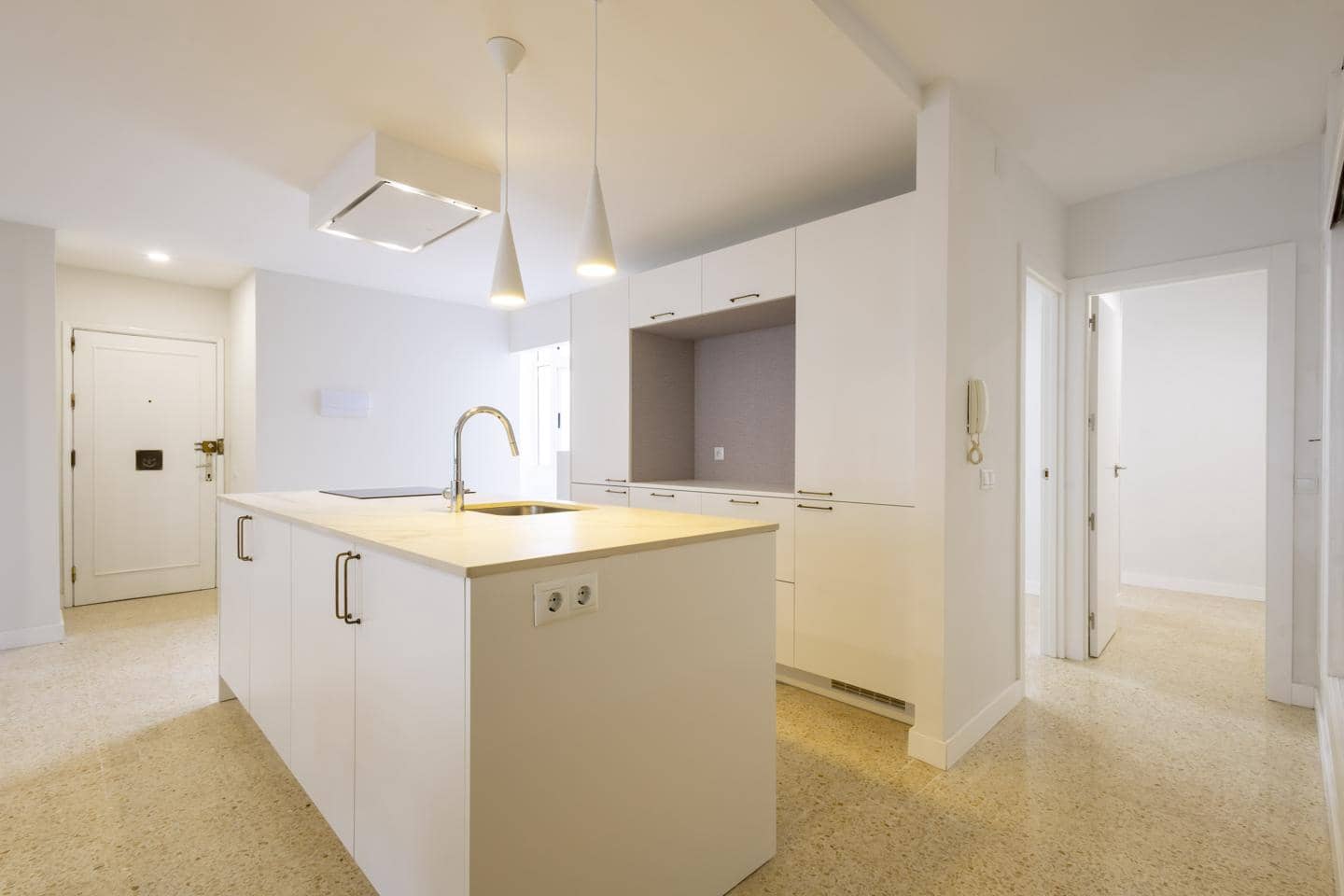 3 soveværelse Lejlighed til leje i Santa Cruz de Tenerife - € 1.300 (Ref: 9816410)