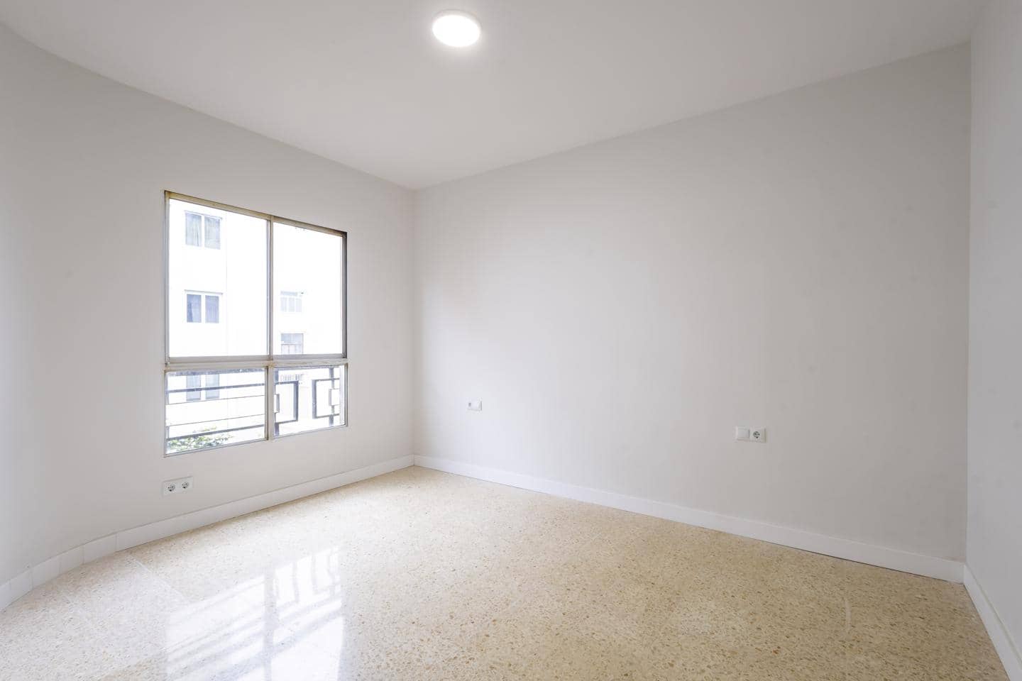 3 soveværelse Lejlighed til leje i Santa Cruz de Tenerife - € 1.300 (Ref: 9816410)